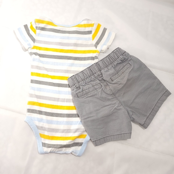 Old Navy & Carters Koala Shorts & Short Sleeve Outfit Sz 18 - 24 Months - Picture 3 of 4